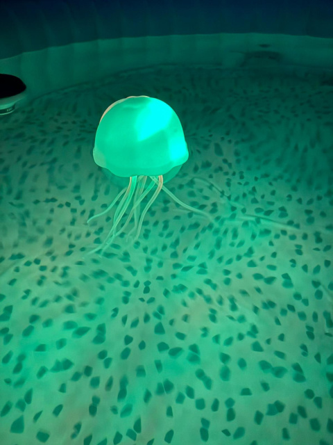 LED do basenu/ jacuzzi Pływająca meduza LED do basenu/ jacuzzi Pływająca meduza